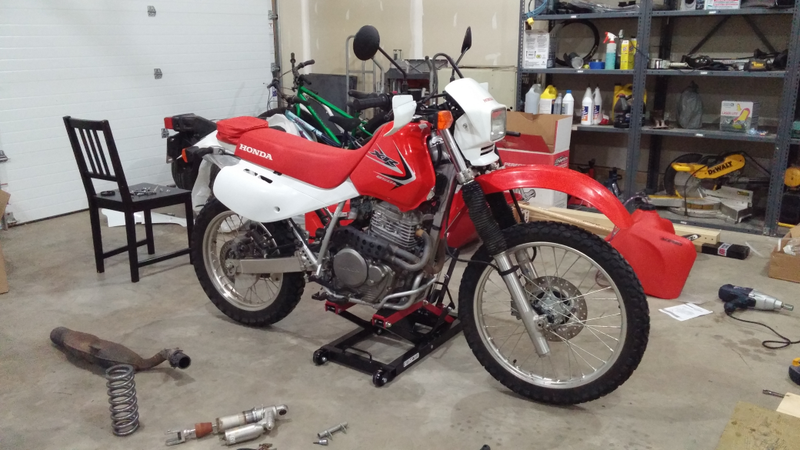 Illustration for article titled Flat Track XR650L: Shortening the Forks. Complete!